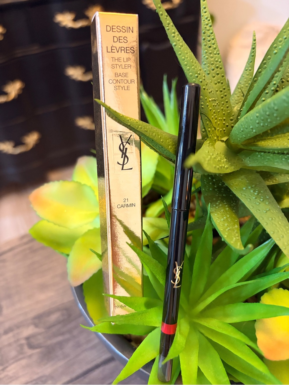 Yves Saint Laurent Dessin des Lèvres Lip Liner 21 Carmin Red - Picture 4 of 11